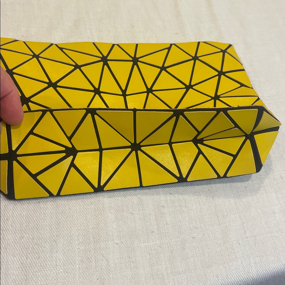1212104 Patrizia Luca Yellow and Black Geometric Clutch - Picture 2 of 7